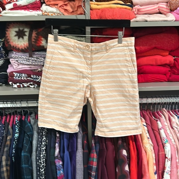Gap pale peach with white stripes Bermuda shorts size 0 - Picture 1 of 3
